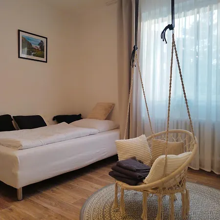 Morava 4, Parkovani Zdarma Safarikova 855 *