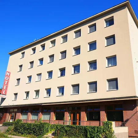 Morava 4, Parkovani Zdarma Safarikova 855 Apartman